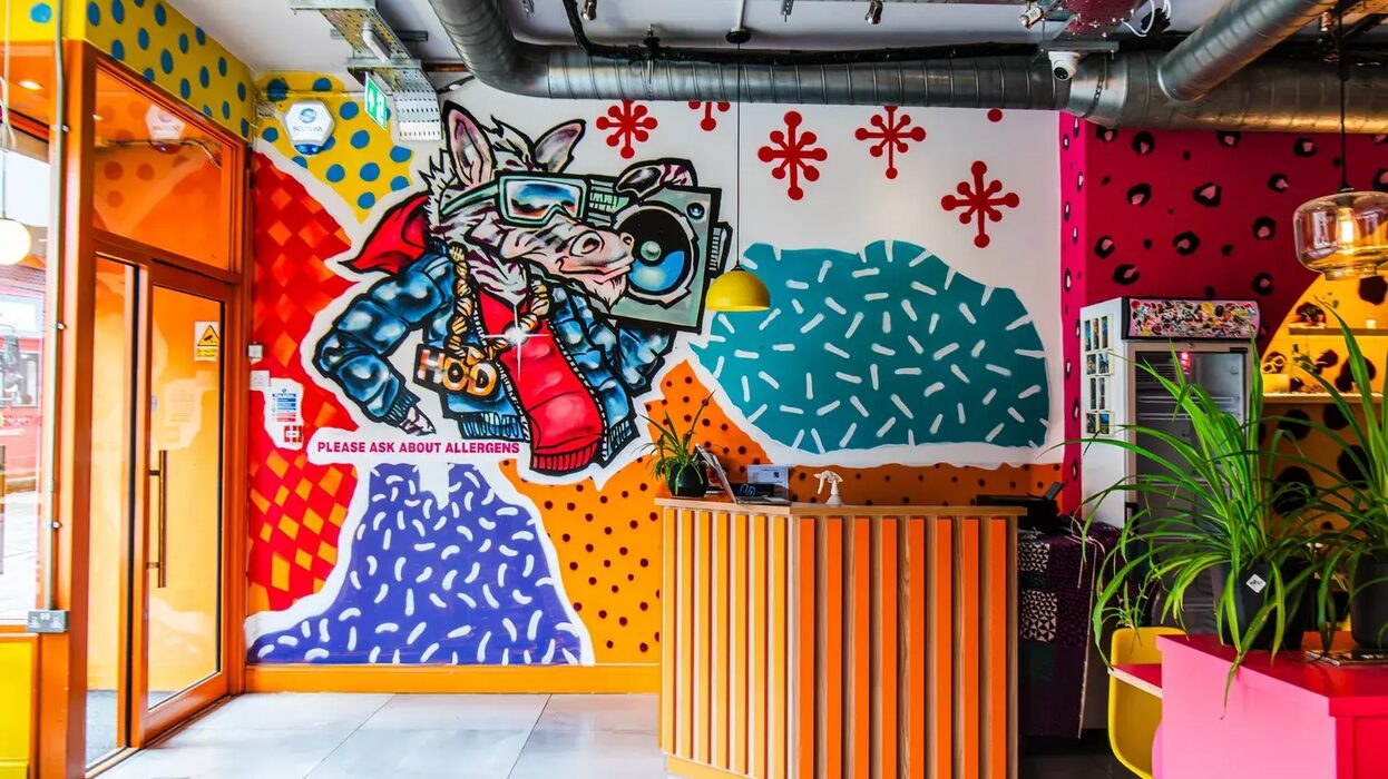 Homies On Donkeys Interior Aleksandra Boruch London1 s5zdkq